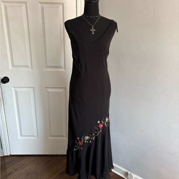 Vintage Dresses & Skirts - Vintage Black Maxi Dress with Red Floral Embroidery